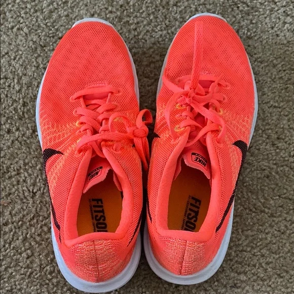 Nike Fury Sneakers size 9 - Picture 4 of 7